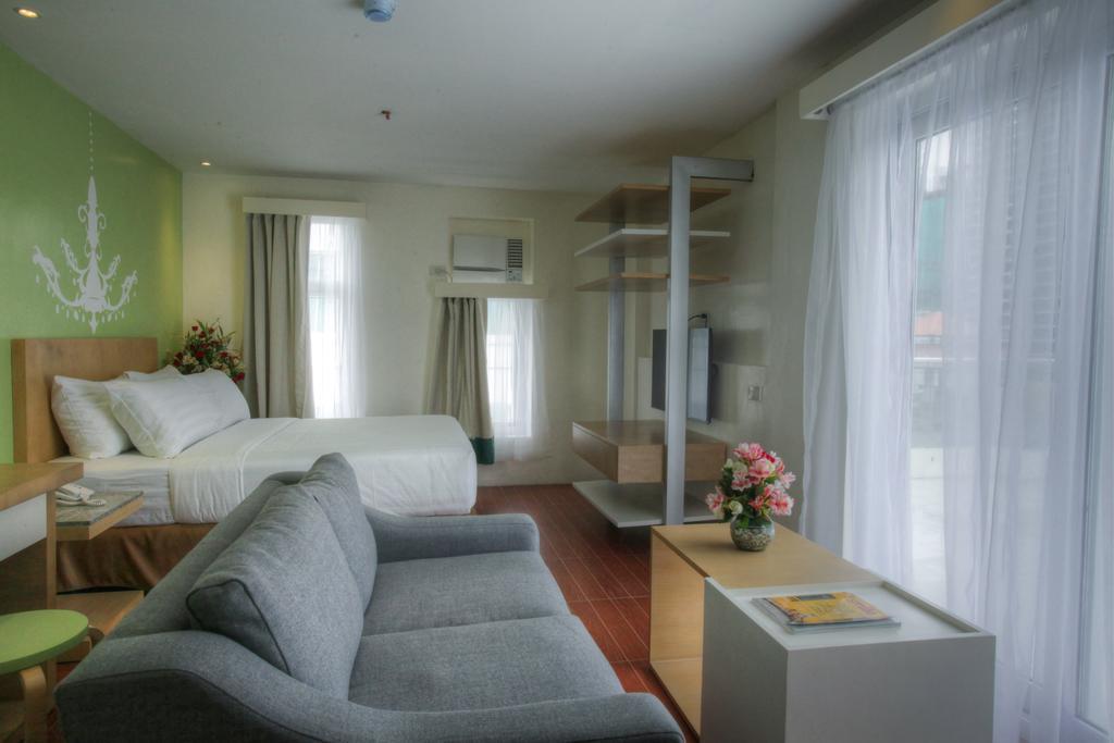 Fersal Hotel Makati Avenue Макати Экстерьер фото