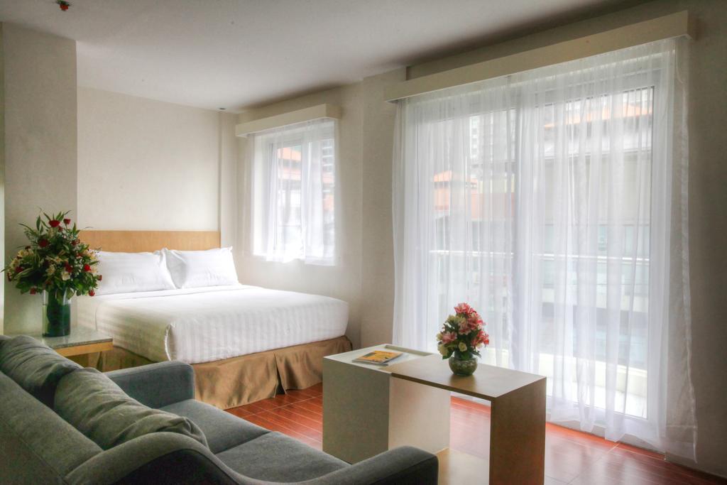 Fersal Hotel Makati Avenue Макати Номер фото