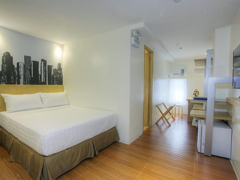 Fersal Hotel Makati Avenue Макати Экстерьер фото