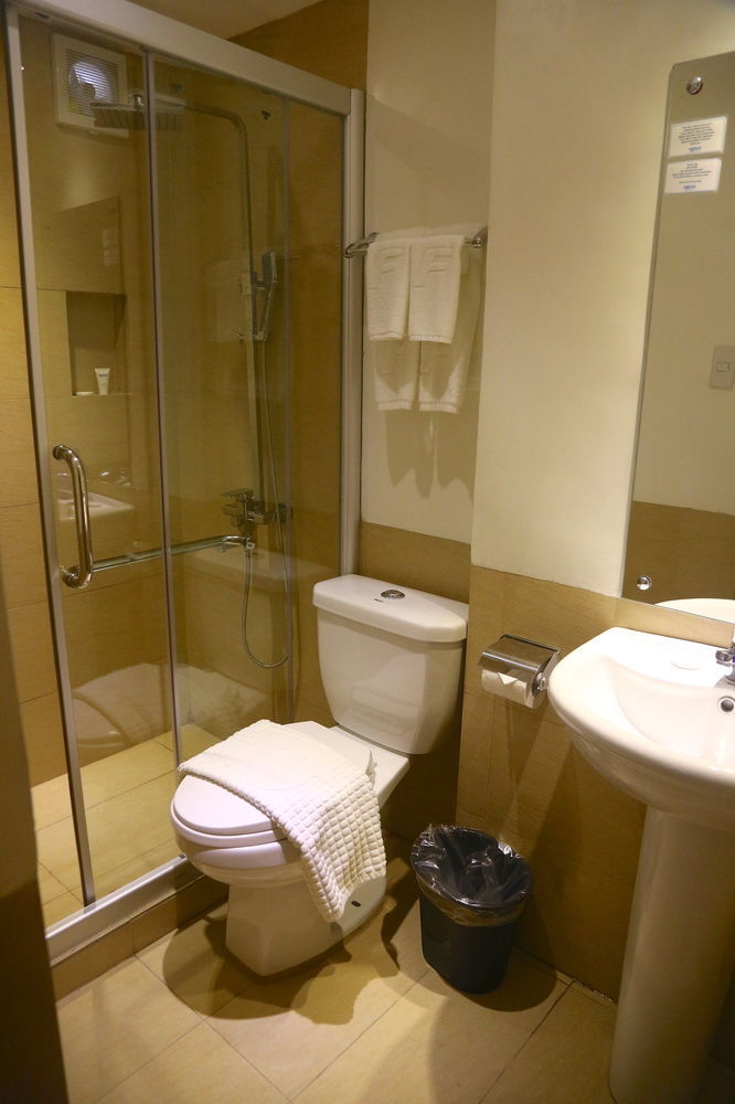Fersal Hotel Makati Avenue Макати Экстерьер фото